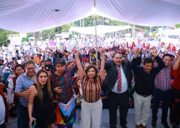 Luego de concluidos los recorridos con asambleas informativas durante un mes, la aspirante de Morena a la candidatura para la Jefatura de Gobierno de la Ciudad de México, Clara Brugada agradeció a la población el apoyo recibido durante estas movilizaciones de proselitismo político. FOTO: X / Clara Brugada
