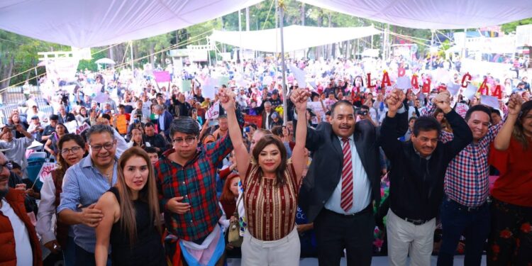 Luego de concluidos los recorridos con asambleas informativas durante un mes, la aspirante de Morena a la candidatura para la Jefatura de Gobierno de la Ciudad de México, Clara Brugada agradeció a la población el apoyo recibido durante estas movilizaciones de proselitismo político. FOTO: X / Clara Brugada