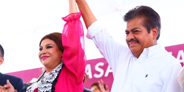 El Congreso de la Ciudad de México aprobó una licencia por 14 días al alcalde de Gustavo A. Madero, Francisco Chíguil, para ausentarse del cargo, pues desde la semana pasada se sumó a la campaña de Clara Brugada en busca de la candidatura de Morena para la Jefatura de Gobierno de la CDMX. FOTO: X / Brugada
