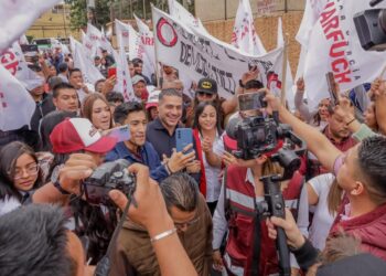 El aspirante de Morena a la candidatura para la Jefatura de Gobierno Omar García Harfuch se comprometió a que dará continuidad a la reconstrucción del tejido social y los programas que permitan mejorar la calidad de vida de las personas. FOTO: Campaña Harfuch