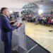 El aspirante a la candidatura de Morena para la Jefatura de Gobierno Omar García Harfuch exhortó a los ciudadanos presentes en la asamblea informativa realizada en Iztacalco este martes a defender la democracia y la voz de las mujeres y hombres que tienen puestas sus esperanzas en esta segunda etapa de transformación. FOTO: Campaña Harfuch