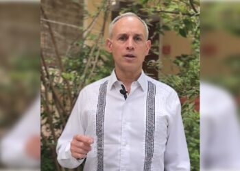 Según Hugo López Gatell, que hoy busca la candidatura de Morena para la Jefatura de Gobierno Hugo López-Gatell, por cada persona “enojada” por su gestión durante la pandemia del Covid-19 hay entre 300 y 500 persona “agradecidas” por su labor desempeñada. FOTO: X / Gatell