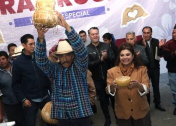 Brugada le dijo a Cuevas que ella pidió licencia a su cargo como alcaldesa de Iztapalapa por lo que ya no le corresponde otorgar permisos para usar la vía pública. FOTO: X / Brugada