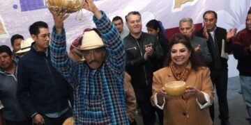 Brugada le dijo a Cuevas que ella pidió licencia a su cargo como alcaldesa de Iztapalapa por lo que ya no le corresponde otorgar permisos para usar la vía pública. FOTO: X / Brugada