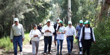 En una postura que pareció dual, entre aspirante a la Jefatura de Gobierno y titular de la PAOT, Mariana Boy se reunió con integrantes de los pueblos originarios de San Juan Ixtayopan, en Tláhuac, a quienes les ofreció: “Cuenten conmigo para tener un ejido más sustentable y productivo”. FOTO: PAOT