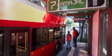 El jefe de Gobierno Martí Batres renombró la estación de la Línea 7 del Metrobús “Amajac”, que anteriormente se llamaba “Glorieta de Colón”, con la idea de transformar el significado de símbolos coloniales y reivindicar la memoria histórica de las comunidades indígenas de la Ciudad de México. FOTO: GCDMX