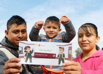 Martí Batres, Jefe de Gobierno inició con la segunda fase de entrega de recursos del Programa “La Escuela es Nuestra - Mejor Escuela” a representantes de 700 planteles de educación pública básica de las 16 Alcaldías, que beneficiará a 315 mil 558 alumnos. FOTO: GCMDX