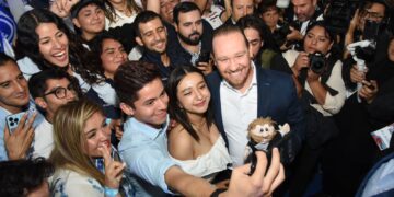 El alcalde de Benito Juárez, Santiago Taboada, anunció que va a solicitar licencia a su cargo a partir del 20 de octubre, para buscar la candidatura del Frente Amplio por México a la Jefatura de Gobierno de la CDMX, que agrupa al PAN, PRI y PRD, y un muy amplio sector ciudadano, aglutinado en el Frente Cívico Nacional. FOTO: X / Taboada