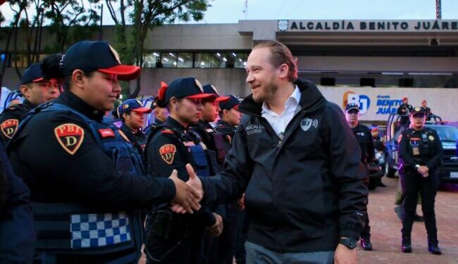 Alcalde Santiago Taboada encabeza el último pase de lista y cambio de turno de los elementos de Blindar BJ