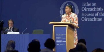 Participa Ana Lilia Rivera en cumbre europea de parlamentarios; llama a fortalecer la democracia para abatir la desigualdad