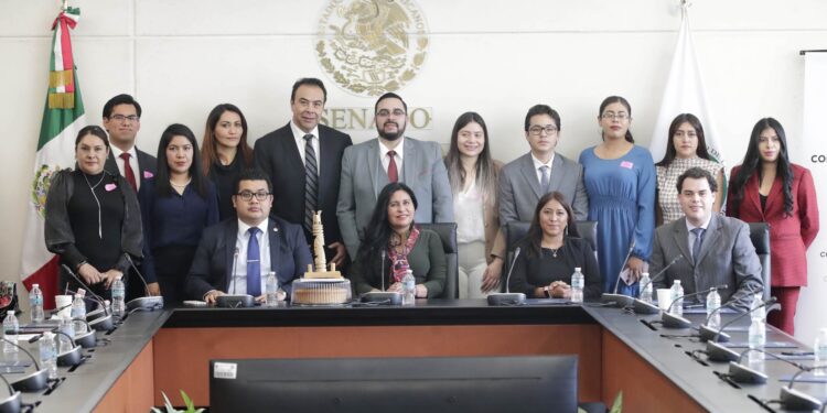 “Los invito a que, donde sea que ustedes estén construyendo, lo hagan desde la posibilidad de ser un mejor ciudadano y mexicano”, para tener una mejor familia, comunidad y país, expresó la presidenta del Senado, Ana Lilia Rivera. FOTO: Senado