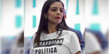 En su registro como precandidato de Vamos por la CDMX, Santiago Taboada dio todo su respaldo a la diputada local Luisa Gutiérrez, debido a que enfrenta una orden de aprehensión, como parte de la persecución política del gobierno de Morena en la CDMX.