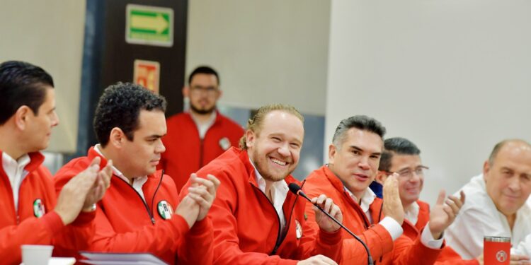 al fin pragmáticos como son, optaron por cumplir acuerdos, especialmente Alejandro ‘Alito’ Moreno, y se decantaron por el panista Taboada como candidato de la alianza “Va X la Ciudad de México”. FOTO: X / Alejandro Moreno