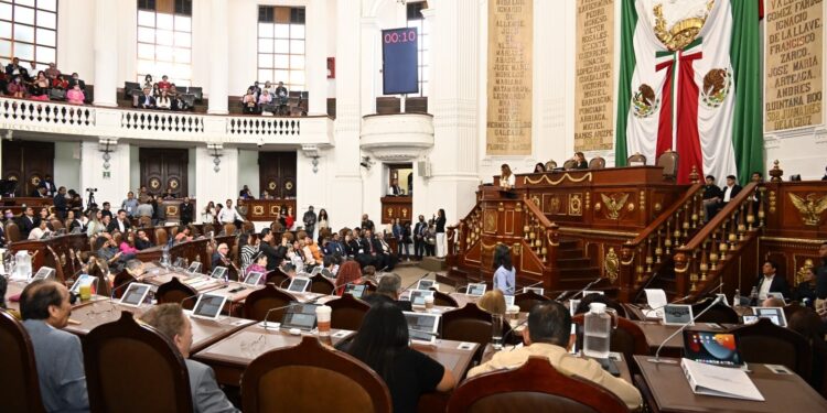 Este lunes, Lía Limón, alcaldesa de Álvaro Obregón, va a informar al Congreso que se separara del cargo durante 15 días para competir en la contienda interna del Frente Amplio por México (FAM) por la candidatura a la Jefatura de Gobierno de la Ciudad de México. FOTO: Congreso CDMX