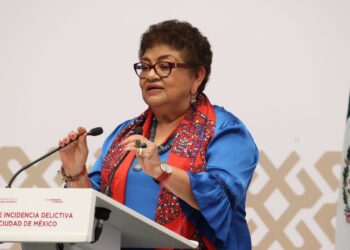 El coordinador de Morena, destacó que Ernestina Godoy “es un gran cuadro. Ojalá lo consideren para que la recibamos aquí en el pleno del Senado. Yo creo que ha mostrado una madurez, ha mostrado un gran oficio político, un gran quehacer profesional y tiene todas las tablas para ser propuesta por el Ejecutivo”.