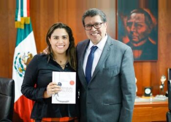 Ricardo Monreal quiere que su hija Caty Monreal sea la abanderada, aunque por si acaso también trae a Temístocles Villanueva, diputado local. FOTO: Facebook / Caty Monreal