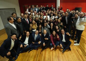 "En la Ciudad hay unidad en torno a Clara Brugada, quien estoy segura que encabezará los destinos de la capital del país. Felicito a todas y todos y doy un reconocimiento especial a quienes participaron en la encuesta. FOTO: X / Sheinbaum