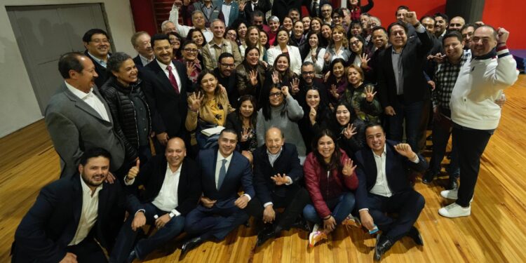 "En la Ciudad hay unidad en torno a Clara Brugada, quien estoy segura que encabezará los destinos de la capital del país. Felicito a todas y todos y doy un reconocimiento especial a quienes participaron en la encuesta. FOTO: X / Sheinbaum