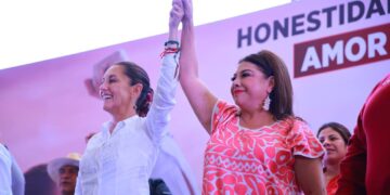 Las precandidatas presidencial Claudia Sheinbaum y a la Jefatura de Gobierno, Clara Brugada, aseveraron que van a ganar la contienda electoral de 2024, porque “juntas somos dinamita: dos mujeres, un camino”. FOTO: Campaña Brugada
