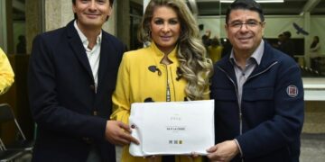 Asimismo, y conforme a lo establecido, la coalición se denominará “Va x la CDMX” y se determinó que sólo habrá un día para el registro de los aspirantes, que será el 15 de noviembre, de las 09:00 horas a las 18:00 horas. Los aspirantes se podrán registrar ante el PAN, el PRI o el PRD. FOTO: X / Andrés Atayde