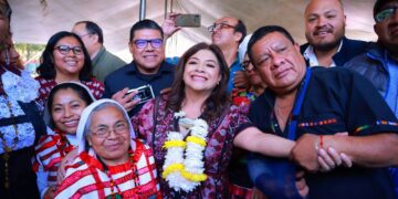 Brugada comentó que si es electa jefa de gobierno en 2024 integrará una agenda con las 16 Alcaldías para atender las necesidades de las comunidades, pueblos y barrios originarios. Aseguró, este sector de la población “ha encarnado” los “procesos de transformación en el país”. FOTO: X / Clara Brugada