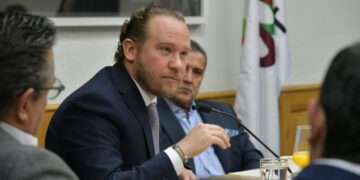 De acuerdo a diversas encuestas, el aspirante que encabeza las preferencias es el alcalde con licencia de la Alcaldía Benito Juárez seguido por la alcaldesa con licencia de Álvaro Obregón Lía Limón. FOTO: X / Taboada