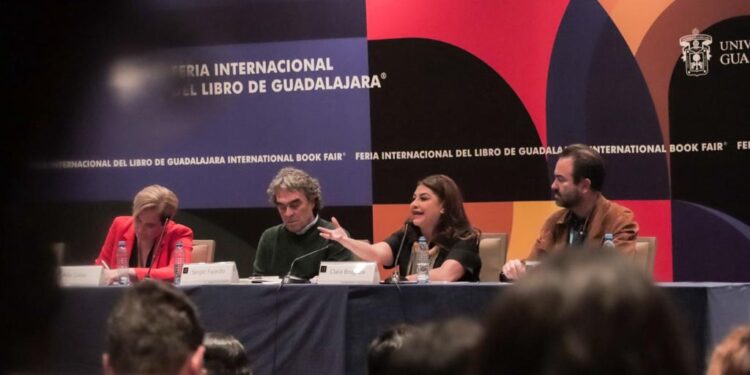 La precandidata única de Morena para la Jefatura de Gobierno, Clara Brugada participó como panelista en el Encuentro Internacional de Gobierno y Sociedad Civil, organizado por la Feria Internacional del Libro de Guadalajara 2023. FOTO: Campaña Brugada