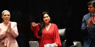 Ana Lilia Rivera, presidenta del Senado de la República,  puede ir al proceso de reelección sin tener que solicitar licencia y tampoco separarse del cargo que ostenta en la cámara alta. FOTO: Senado de la República