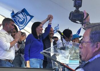 En este sentido, Lía Limón aseguró que es una mujer de palabra y que a partir de esta fecha apoyará decididamente a Xóchilt Gálvez en la búsqueda de la Presidencia de la República y a Taboada por la Jefatura de Gobierno de la capital del país. FOTO: Especial