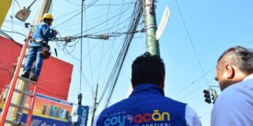 Continúa Alcaldía Coyoacán el retiro de cable en desuso
