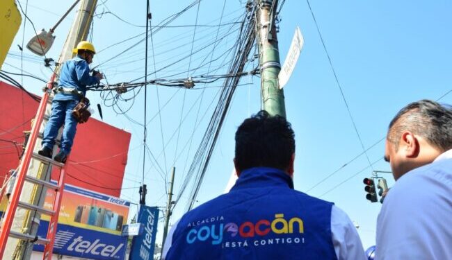 Continúa Alcaldía Coyoacán el retiro de cable en desuso