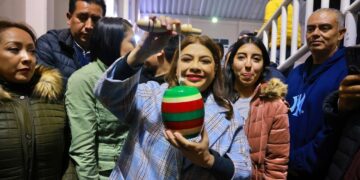 La precandidata única de Morena a la Jefatura de Gobierno de la Ciudad de México, Clara Brugada Molina compartió con los habitantes de San Antonio Tecómitl, en la alcaldía Milpa Alta, su visión de generar un plan participativo y un diagnóstico para la ciudad en el que se definan los lineamientos de cómo se van a invertir los recursos públicos.