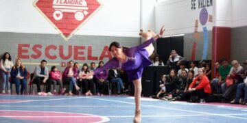 Alcaldesa de Tláhuac inaugura escuela de patinaje