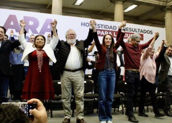 El equipo de 38 personas que presentó Brugada –me dice un amigo–, es como la Torre de Babel, por el desorden que habrá. También se le podría llamar el equipo Montesori, en que cada quien hará lo que quiera, como quiera y a la hora que quiera, fórmula ideal para el fracaso. Brugada, Montesori, Torre de Babel, Fernando Mercado, Temístocles Villanueva, Batres, Cravioto, Gerardo Villanueva, FOTO: X / César Cravioto