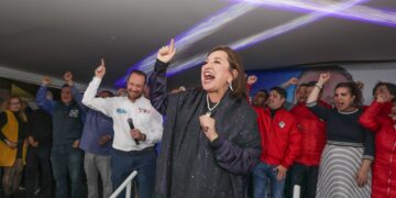 La precandidata presidencial hace un llamado al presidente Andrés Manuel López Obrador para que “no juegue con la salud de los mexicanos”.