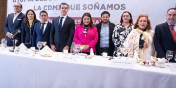 Durante el foro “Utopía del Desarrollo Económico: La CDMX que Soñamos”, organizado por el Consejo Consultivo Empresarial, Clara Brugada Molina, precandidata única de Morena, PT y PVEM a la Jefatura de Gobierno de la Ciudad de México, llamó a romper los mitos de que el proyecto de Morena es ajeno al desarrollo económico. FOTO: Campaña Brugada