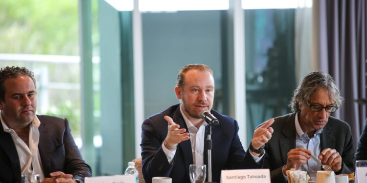 El precandidato de la coalición Va por la Ciudad de México, Santiago Taboada dijo que al margen de la visión que tenga cada partido político y su ideología, la capital del país debería tener un gobierno que sin distinciones del lugar donde se habita atienda las necesidades de la población. FOTO: Campaña Taboada