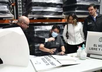 El Instituto Electoral de la Ciudad de México (IECM) informó que está rehabilitando más de 150 mil materiales del 2021, que serán utilizados en la instalación de alrededor de 13 mil 700 Mesas Directivas de Casilla para 2024, lo que representa un ahorro de al menos 90 millones de pesos. FOTO: IECM
