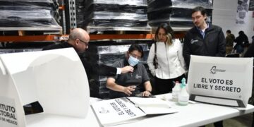El Instituto Electoral de la Ciudad de México (IECM) informó que está rehabilitando más de 150 mil materiales del 2021, que serán utilizados en la instalación de alrededor de 13 mil 700 Mesas Directivas de Casilla para 2024, lo que representa un ahorro de al menos 90 millones de pesos. FOTO: IECM