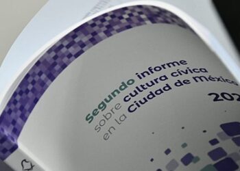 El 84% de sus habitantes considera que en la capital del país vivimos en un régimen democrático, lo que representa un incremento de 52 puntos porcentuales respecto de 2017, cuando el 32% respondió en ese sentido. Sin embargo, el 17% está de acuerdo con un régimen dictatorial, siempre y cuando resuelva los problemas. FOTO: IECM