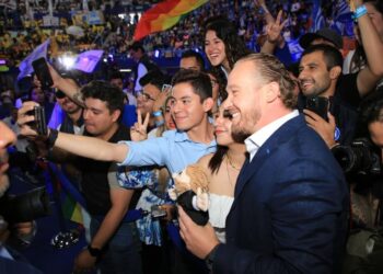 “Voy a ser candidato. Morena Ciudad de México intentó impedirlo, el día de hoy en el Congreso CDMX, no saben jugar limpio, quieren ganar a la mala lo que volverán a perder en las urnas. No respetan las reglas de nuestra democracia", aseveró Santiago Taboada. FOTO: X / Santiago Taboada