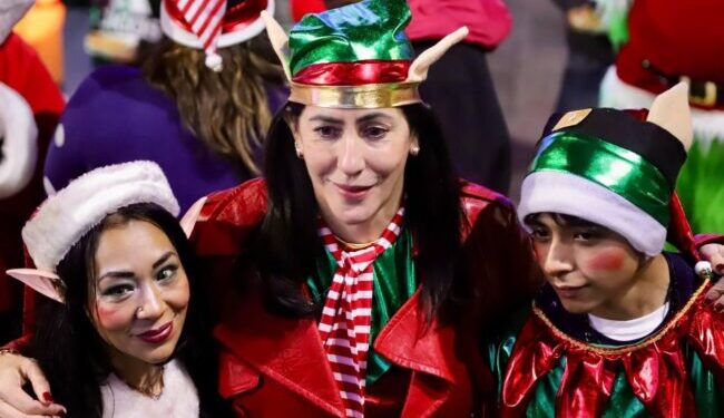 Inaugura Lía Limón pista de hielo y tobogán