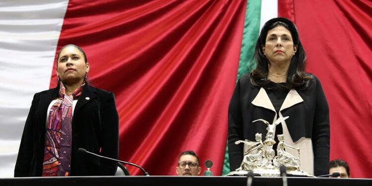 La presidenta de la Mesa Directiva, Ana Lilia Rivera manifestó su solidaridad con la senadora Mónica Fernández Balboa. FOTO: Especial