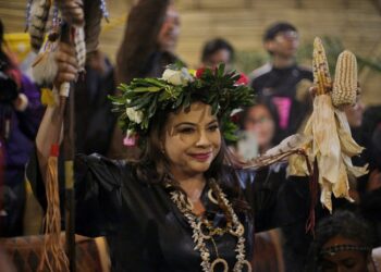 La precandidata única de Morena a la jefatura de Gobierno de la Ciudad de México, Clara Brugada, se mostró optimista al informar que cerró el 2023 con una ventaja de 30 puntos sobre su más cercano opositor rumbo a las elecciones venideras. Foto: Campaña Clara Brugada 