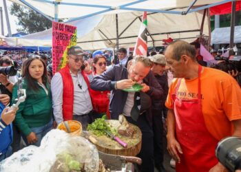 A lo largo de los 60 días de precampaña a la jefatura de Gobierno, el abanderado de la coalición PAN, PRI, PRD, Santiago Taboada, insistió en que el tema principal de su proyecto es la seguridad, misma que la administración actual no consiguió. Foto: Campaña Santiago Taboada