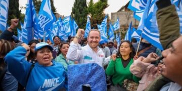 Queda claro que en Morena de la CDMX andan desesperados y ya no saben qué hacer para atacar a Santiago Taboada, el candidato de la oposición a la Jefatura de Gobierno. FOTOS: Campaña Taboada