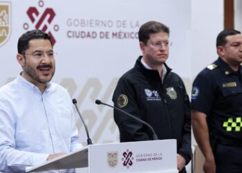 A escasos 200 metros de las oficinas del subsecretario de Control de Tránsito de la Secretaría de Seguridad Ciudadana de la CDMX, Francisco Javier Moreno Montaño (derecha), en el cruce de avenida Cuauhtémoc y La Morena, todos los días atracan al ciudadano… policías de tránsito. FOTO: GCDMX