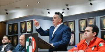 A pesar de que Morena y Claudia Sheinbaum cada día reclutan priístas, deberían conocer que una de las máximas de los militantes de ese partido político es que “si atacan a uno, atacan a todos”. Su historia deja muy claro que los priístas sólo no defendían sólo a quien hubiera caído de la gracia presidencial. FOTO: PRI