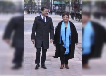 Cada vez son más evidentes, no saben ni cuidar las formas, no son capaces de tener esa elegancia política y ni siquiera simular que realizan un acto republicano. Nada de eso. Ayer, los de la “4T” le dieron la razón, en público, a la oposición. FOTO: Fiscalía CDMX