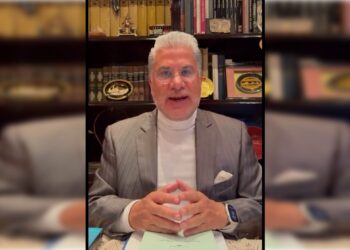 Senador suplente de Ricardo Monreal, ex secretario de Turismo de la CDMX y con una trayectoria política siempre muy cercana a la administración pública capitalina, Alejandro Rojas Díaz Durán se lanzó duro y directo contra el oficialismo, al anunciar este domingo a las 09:00 horas en redes sociales, su renuncia a Morena. FOTO: X / @rojasdiazduran